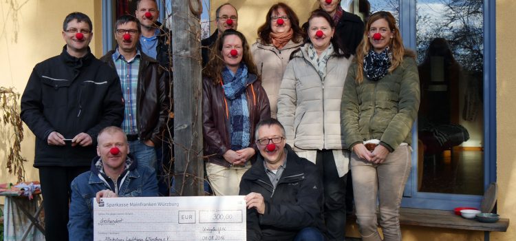 Schnurrbart-Spendenversteigerung und 300 Euro für die Klinikclowns Würzburg