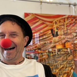 Fotokunst im Rathaus unterstützt die Würzburger KlinikClowns