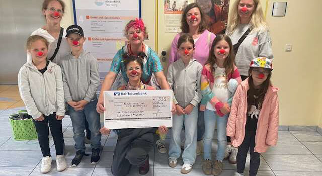 Eußenheimer Kommunionkinder spenden 335 Euro an die Klinikclowns Würzburg
