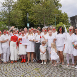 White Dinner bringt 1500 Euro für die Klinikclowns Würzburg