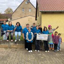 Jugendtheatergruppe Riedenheim spendet 300 € an die Klinikclowns Würzburg