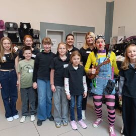 Kleider- und Spielzeugbasar Iphofen spendet 800 Euro an die Klinikclowns Würzburg