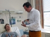 da liegt doch glatt ein Hirschhausen-Fan im Bett
